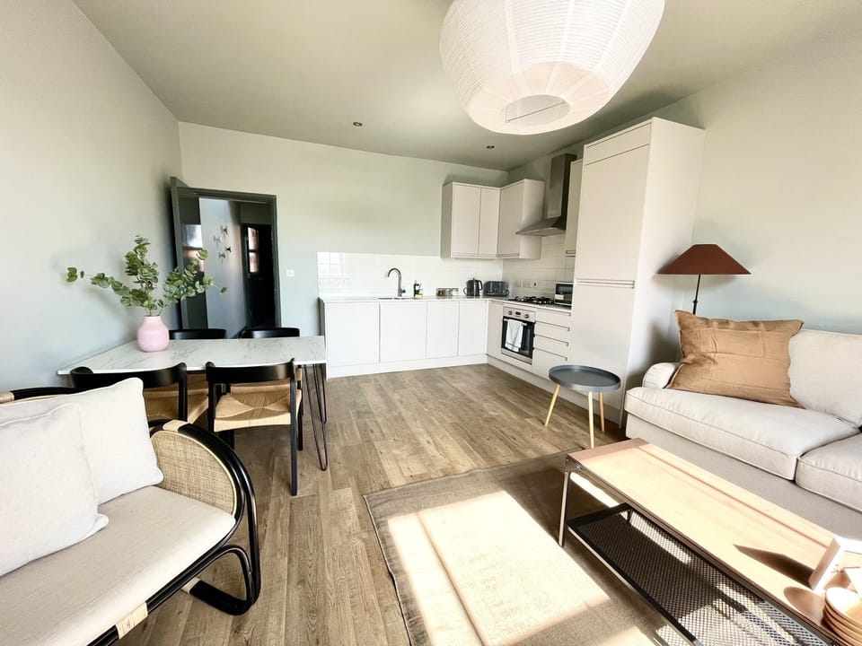 Open plan kitchen/living area with smart TV (1)