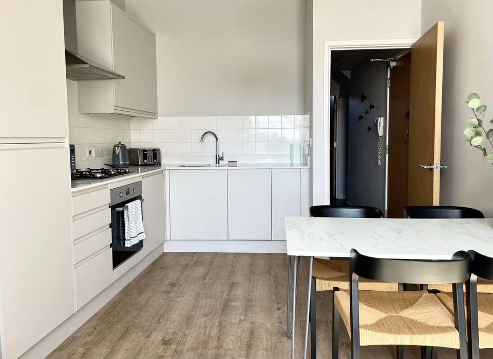 Fully equipped kitchen (2)