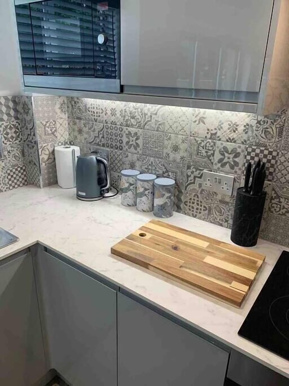 Fully Equipped Kitchen (3)