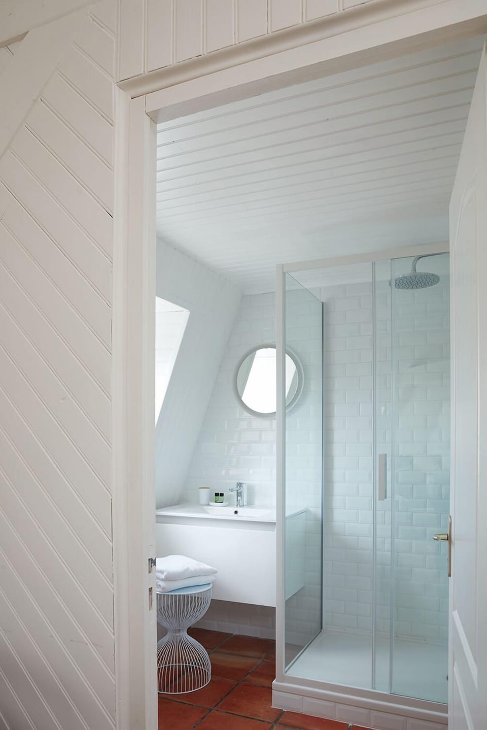 Deluxe Double Room (Côte d'Albâtre) | Bathroom | Hair dryer, towels, soap, shampoo