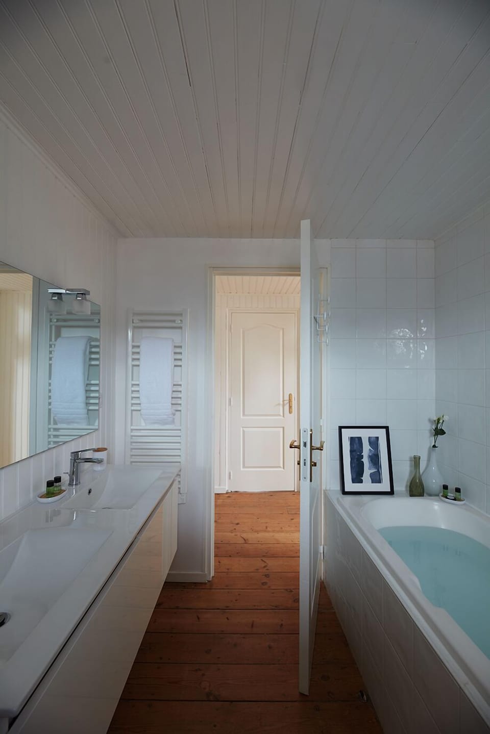 Deluxe Double Room (Bois des Combles) | Bathroom | Hair dryer, towels, soap, shampoo