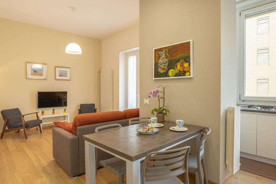 Appartamento Deluxe, 1 camera, 1 soggiorno | Private kitchen | Coffee/tea maker, full-size fridge, microwave, oven