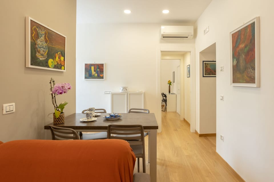 Appartamento Deluxe, 1 camera, 1 soggiorno | Living area | 43-inch flat-screen TV with digital channels, TV