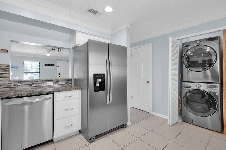 On site washer and dryer.