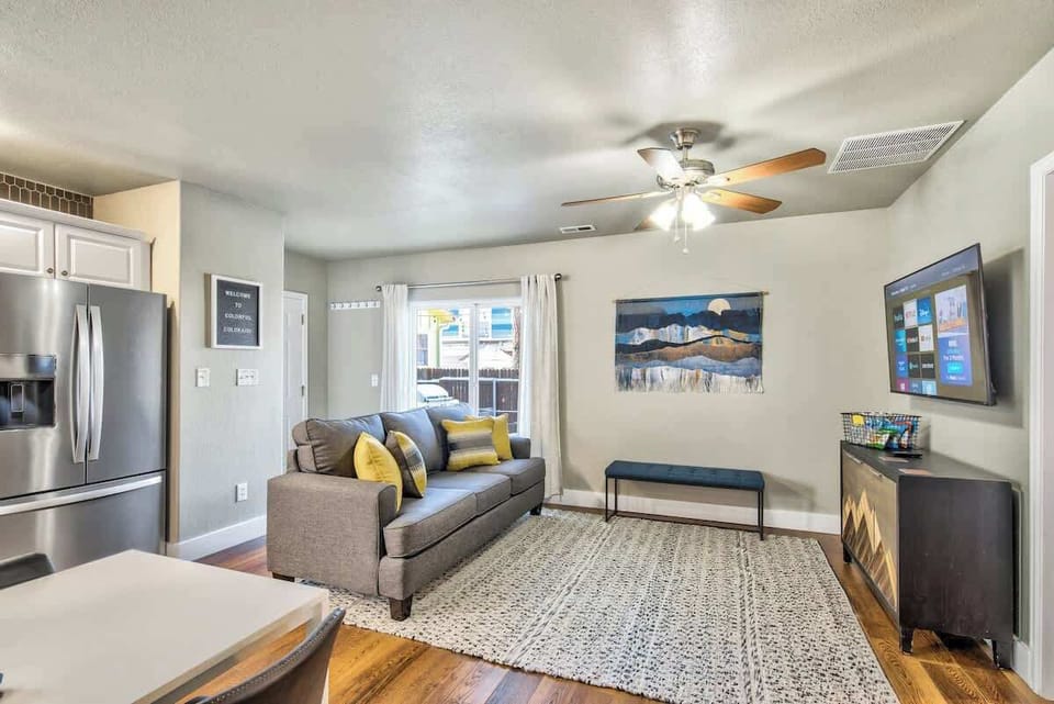 Totally open living room area :)
