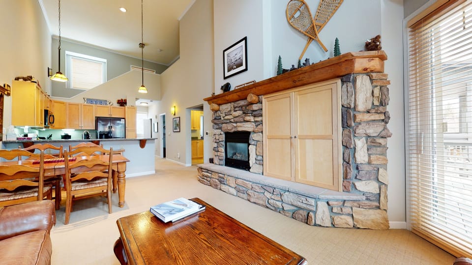 Flooring, Hardwood, Living Room, Room, Indoors