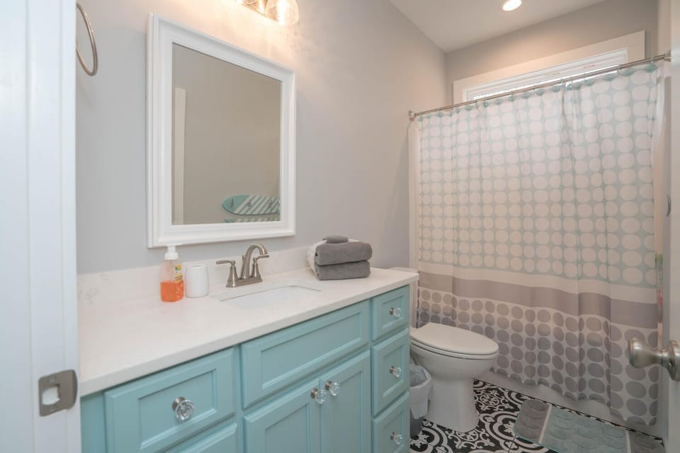Secondary bathroom, large vanity and bath tub