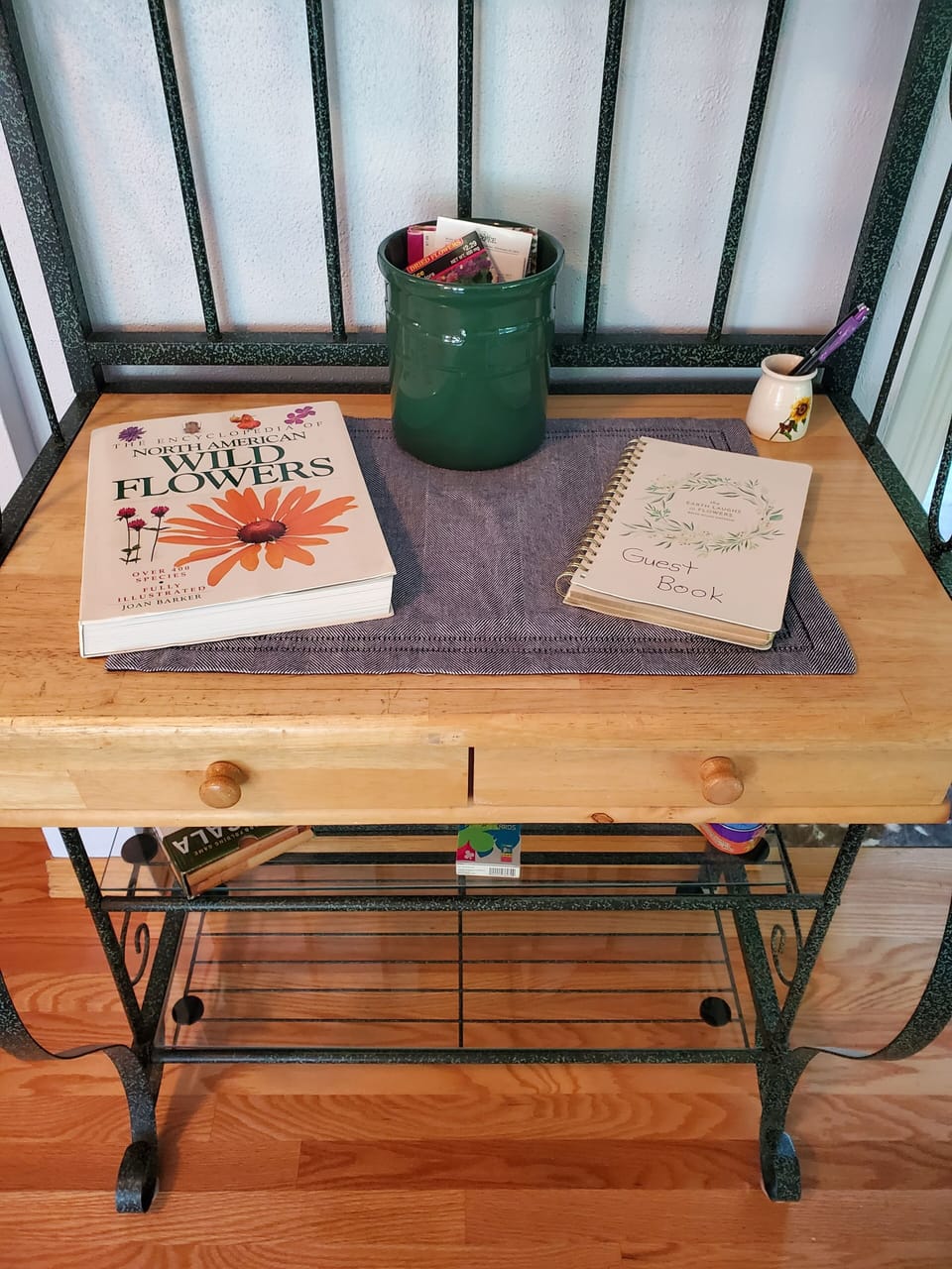 Guest Book/Gift of Flower Pack