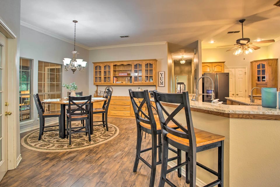 Additional Dining Area