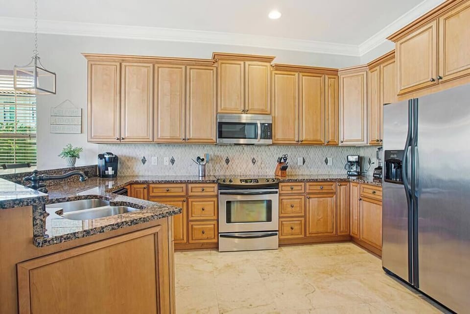 Large kitchen - Keurig and drip coffee