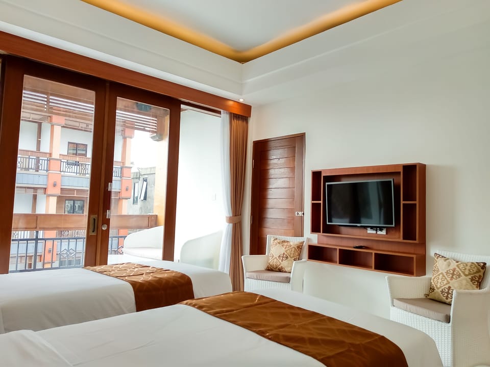 Deluxe Room | Desk, laptop workspace, free WiFi, bed sheets