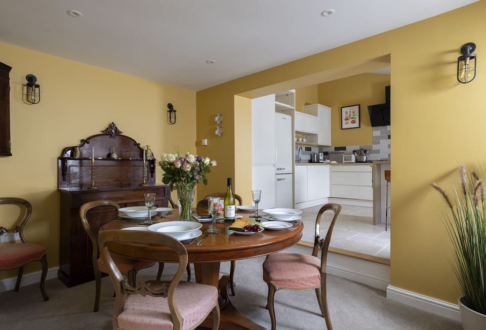 Ground floor: The traditional dining room has a table with seating for four guests