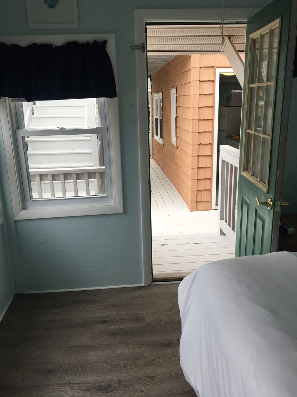 Twin room Entry/Exit onto shared deck 