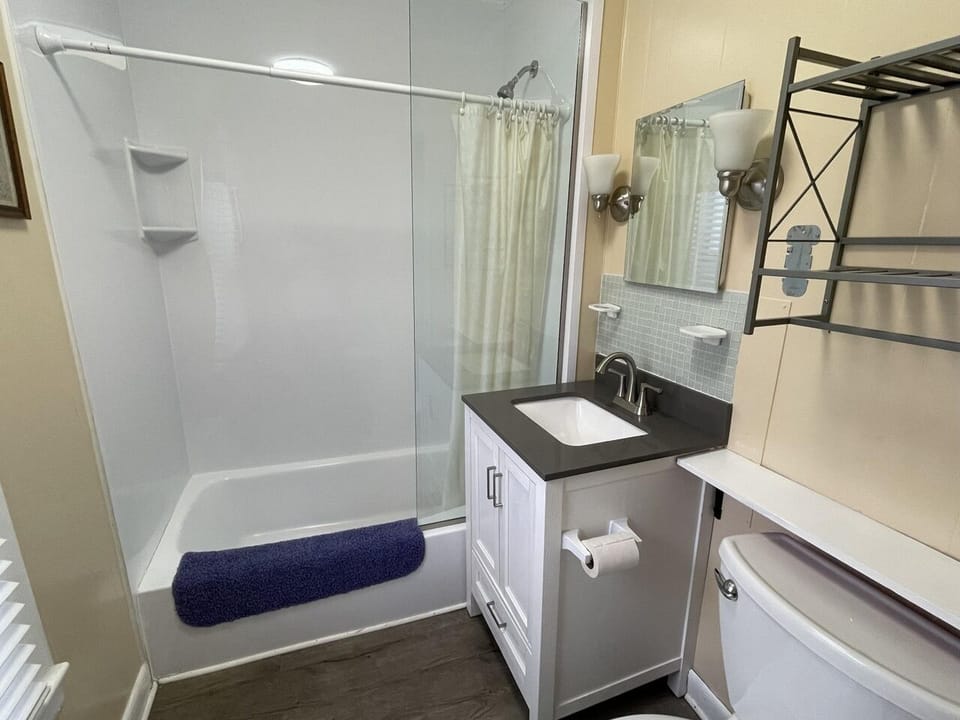 Bathroom with Tub/Shower