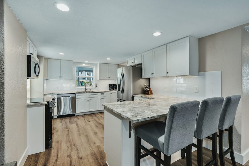 Main House (downstairs): Spacious Kitchen. Large granite counter tops.
