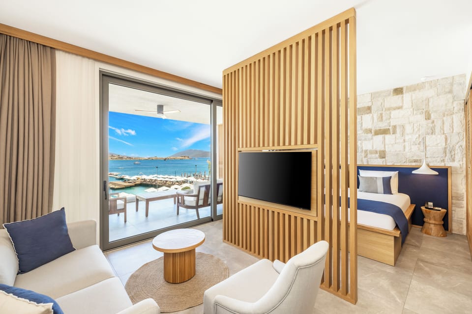 Family Suite Sea View | Premium bedding, free minibar, in-room safe, free WiFi