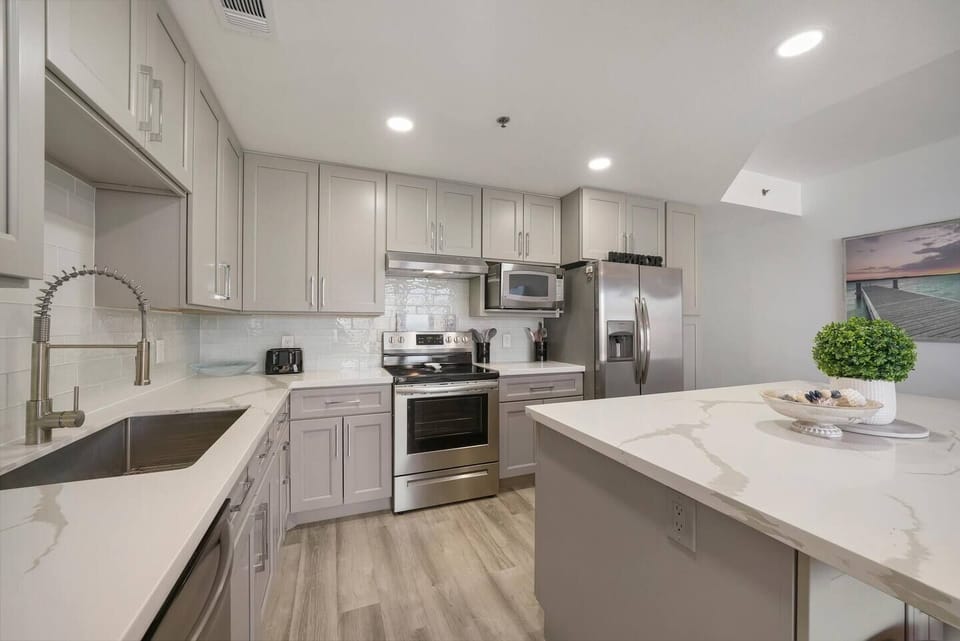 Fully stocked kitchen. 