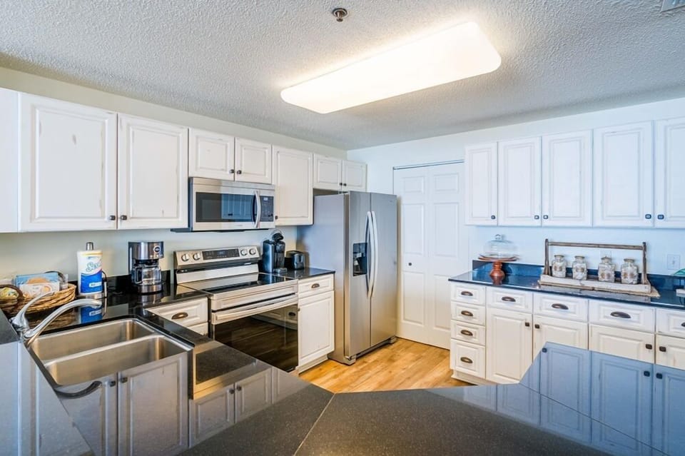 Beach Club 806A Kitchen