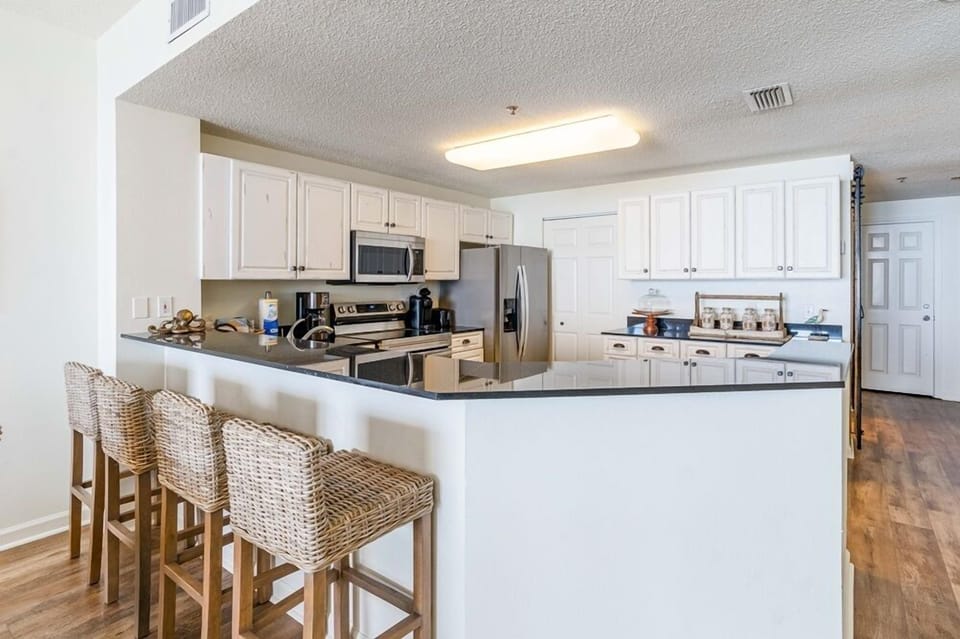 Beach Club 806A Kitchen Counter Seats 4