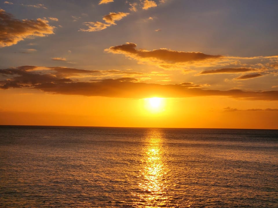 Oceanfront Sunset: Breathtaking views await as the sun dips into the horizon each evening!