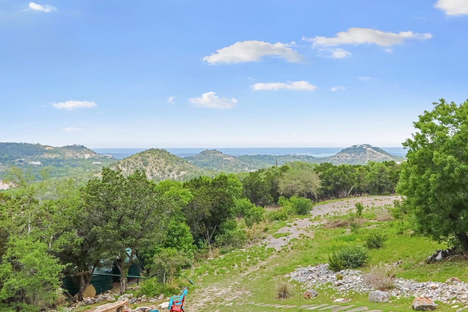 Captivating hill country views on a clear day from the upper deck..