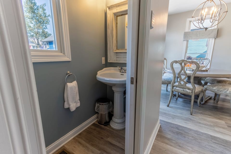 Main Level | Powder Room