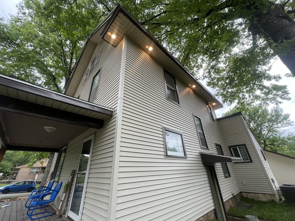 South sound of house with accent lighting. 