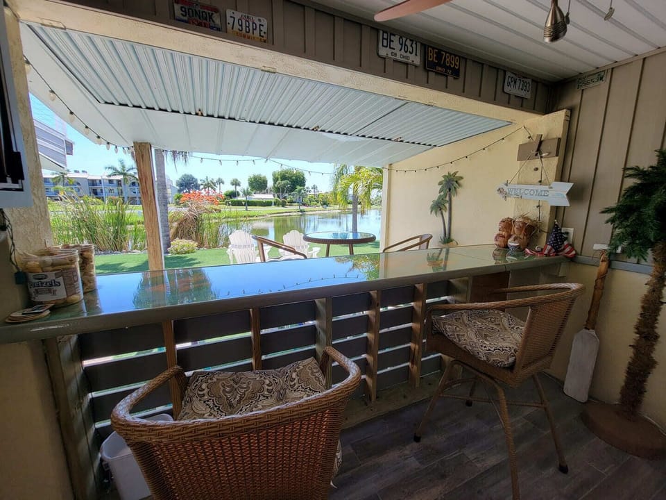Tiki Bar 3
