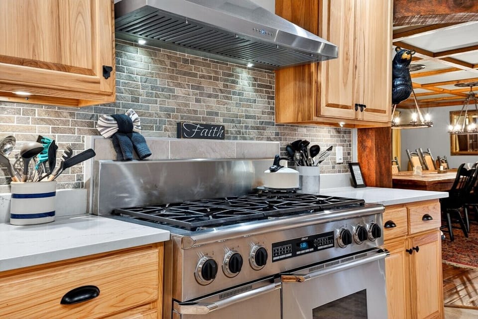 Newly Renovated Kitchen | Multiple Ovens | Gas Stove | Double Sinks | Double Dishwasher