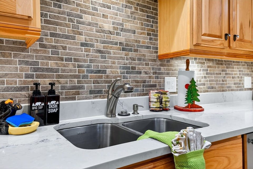 Newly Renovated Kitchen | Multiple Ovens | Gas Stove | Double Sinks | Double Dishwasher