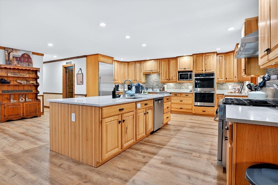 Newly Renovated Kitchen | Multiple Ovens | Gas Stove | Double Sinks | Double Dishwasher