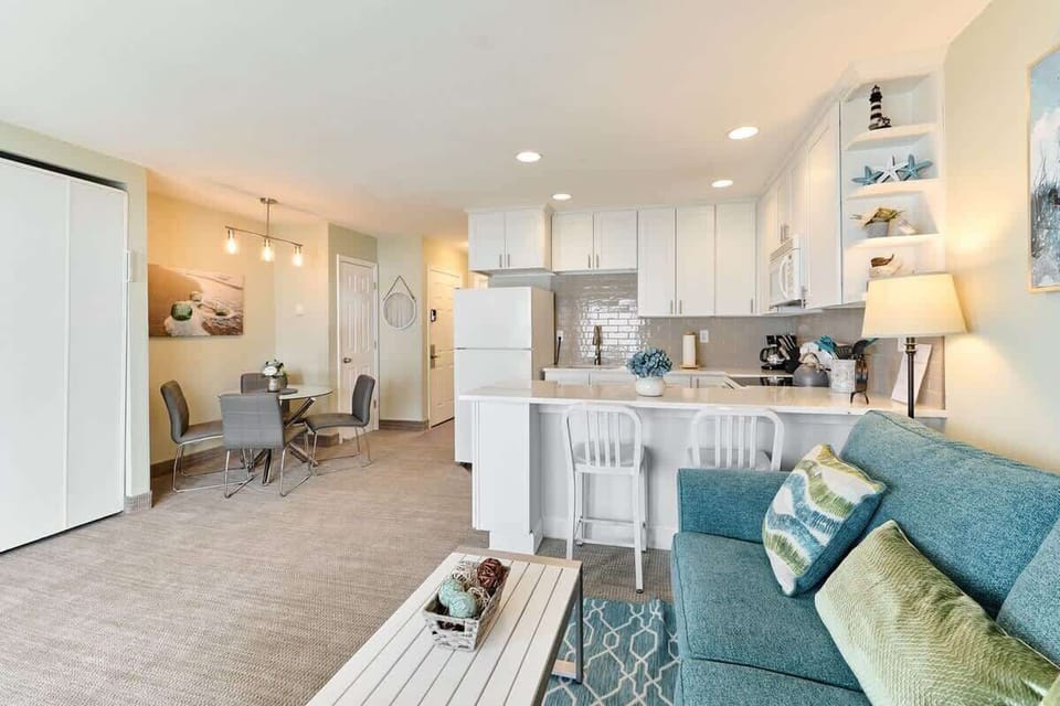 The kitchen is just steps away