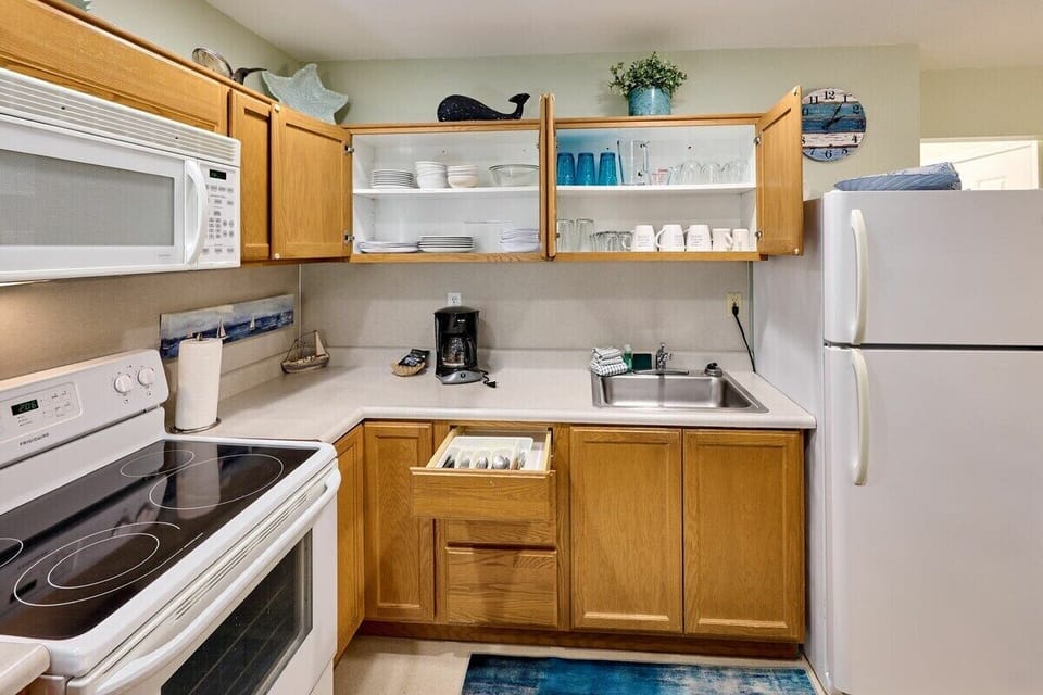Cups, plates, pots, pans... it's all here for your use