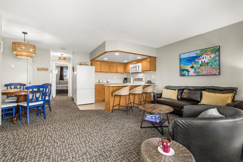 Other side of the kitchen and living room space