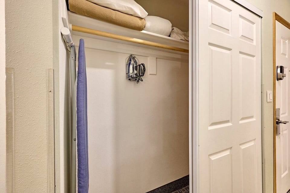 Lots of closet space in here