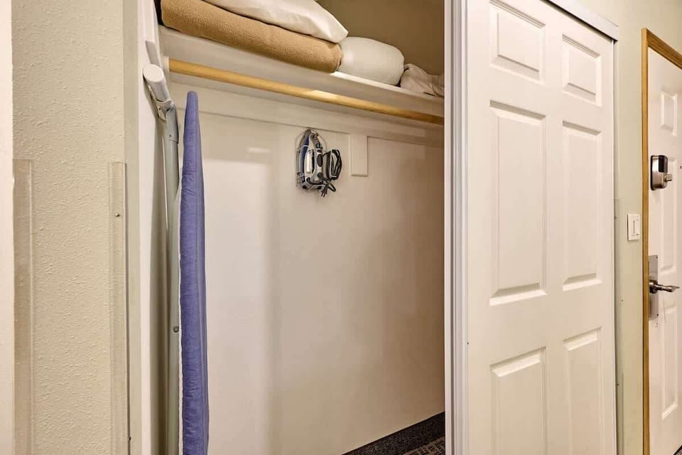 Lots of closet space in here