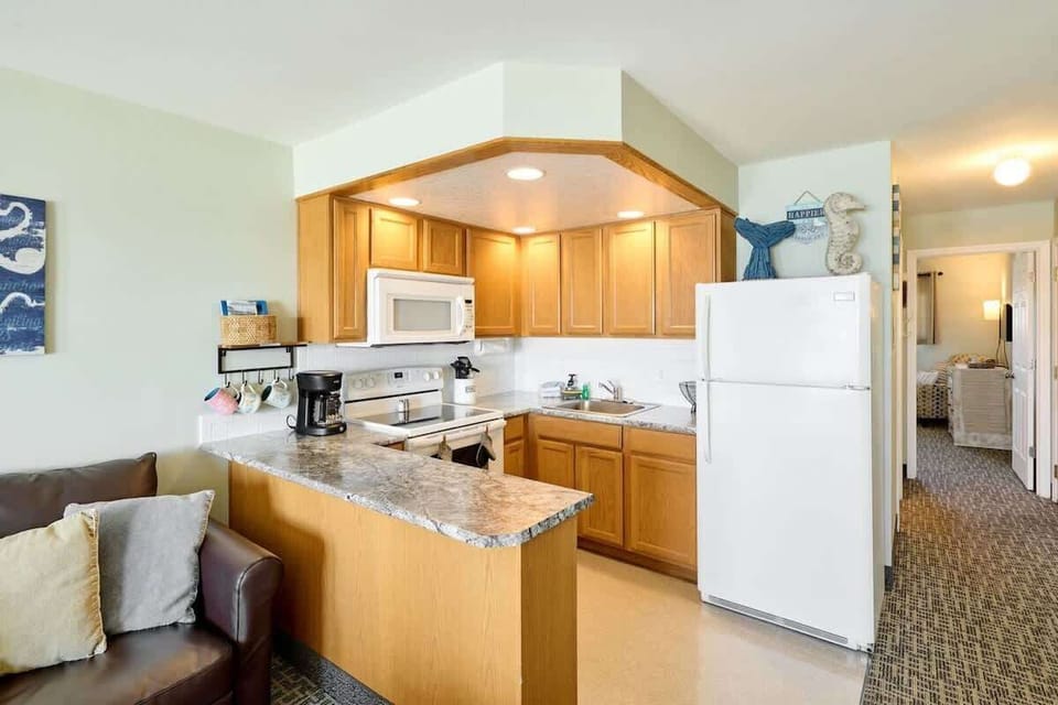The kitchen is just steps away