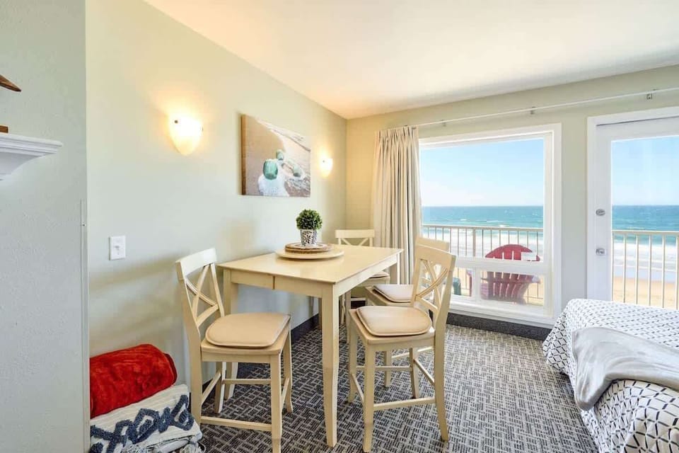 Oceanfront dining in the comfort of your own condo