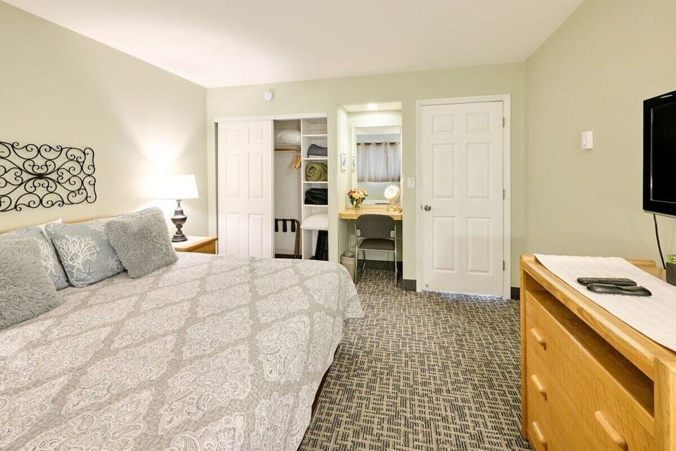 Extra closet space in the bedroom