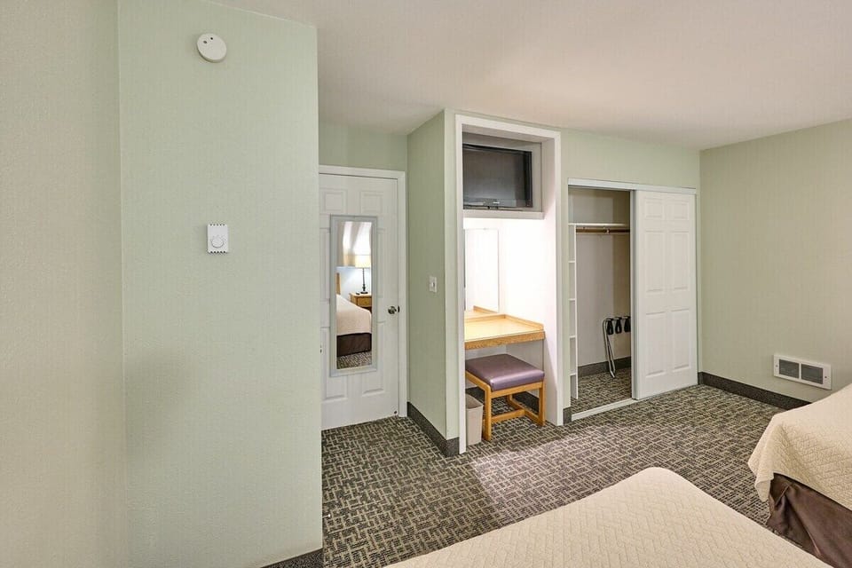 Other side of the bedroom