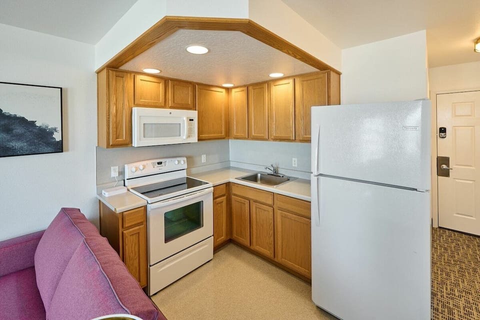 Enjoy a full kitchen space
