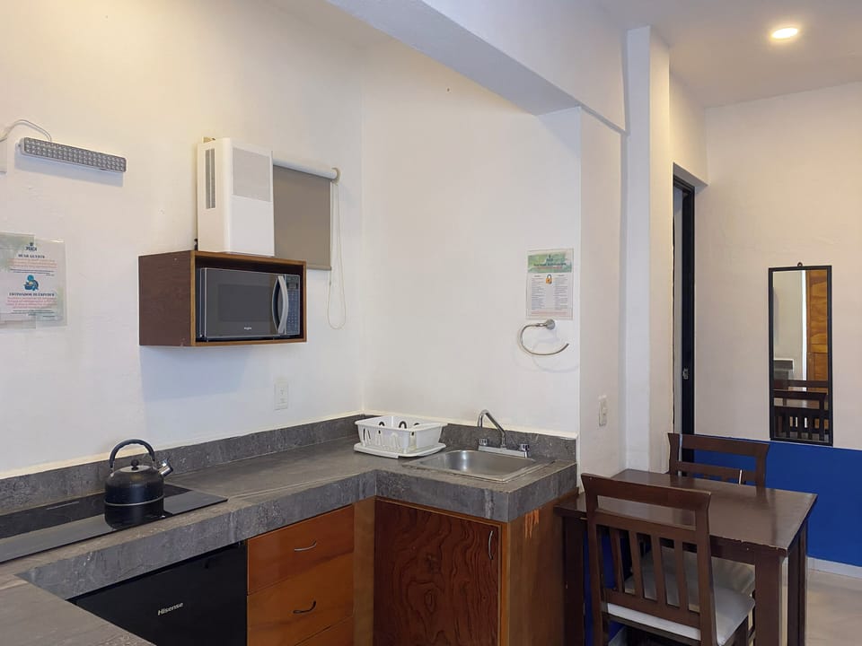 Standard Shared Dormitory, Mixed Dorm (Dormitory 3) | Private kitchen | Mini-fridge, microwave, stovetop, cookware/dishes/utensils