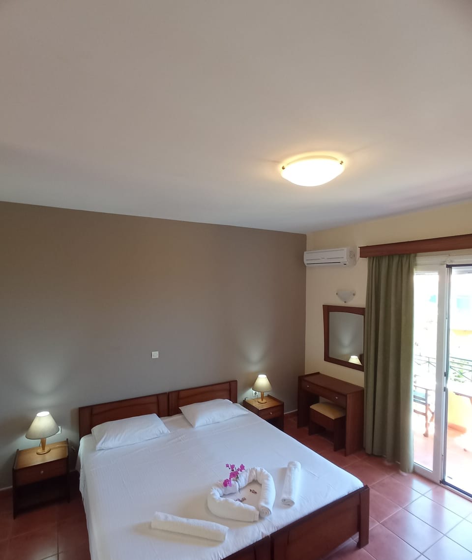 Room | In-room safe, soundproofing, iron/ironing board, free WiFi