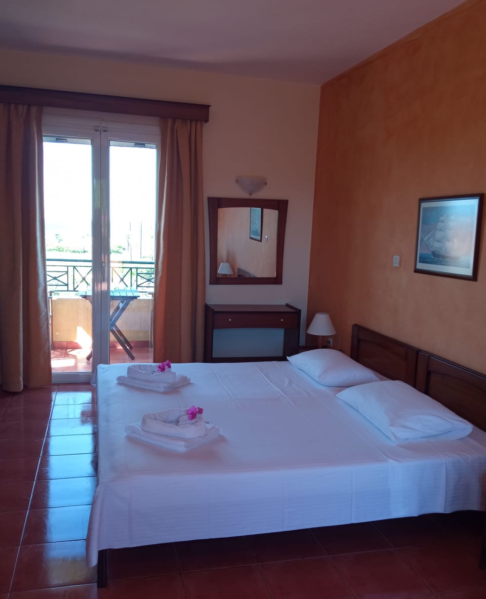 Room | In-room safe, soundproofing, iron/ironing board, free WiFi