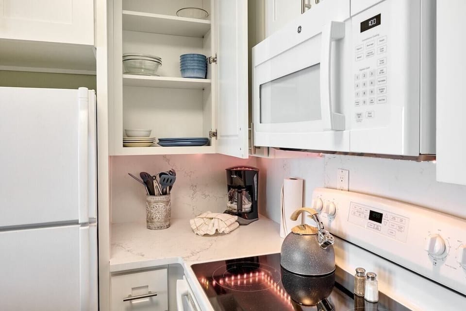 Everything you need to prep meals is right here