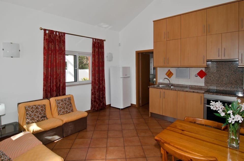Villa Mariposa has a second, smaller kitchen. This is also well equipped. Besides two sofas, there is also a dining table here.