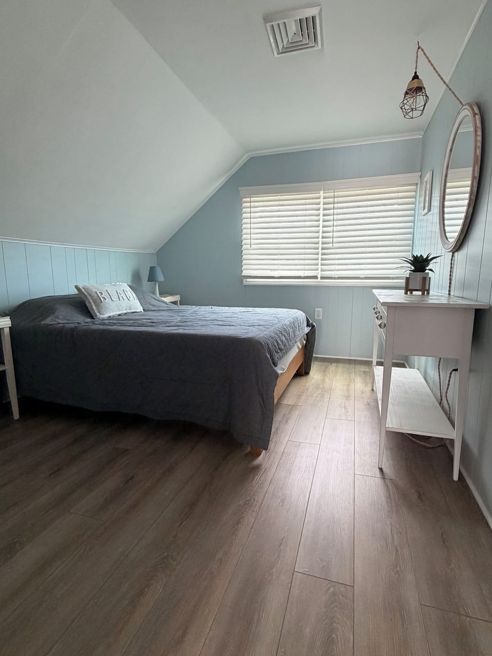 Upstairs bedroom 