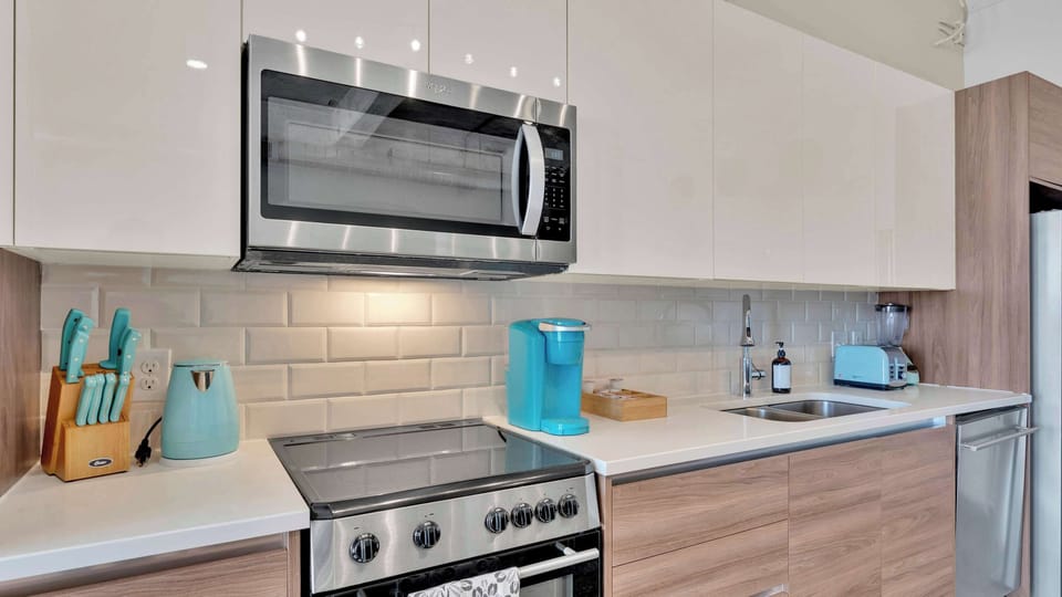 Kitchen: Bright and stylish kitchen with modern appliances and vibrant decor for culinary adventures!