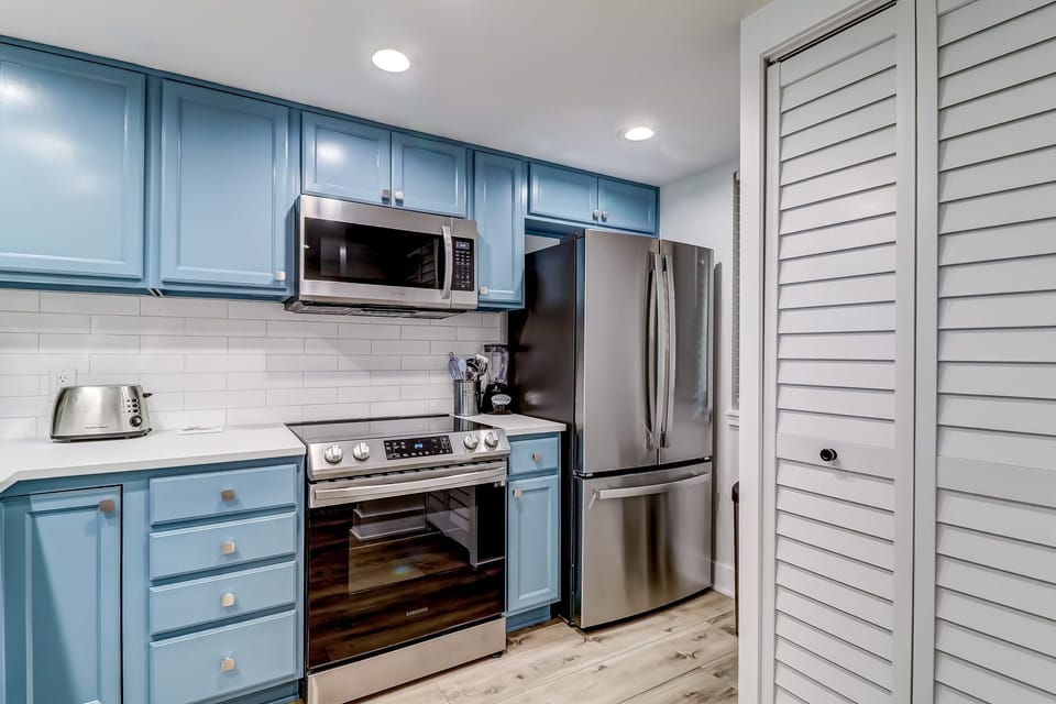 Fully Stocked Kitchen with Quartz Countertops