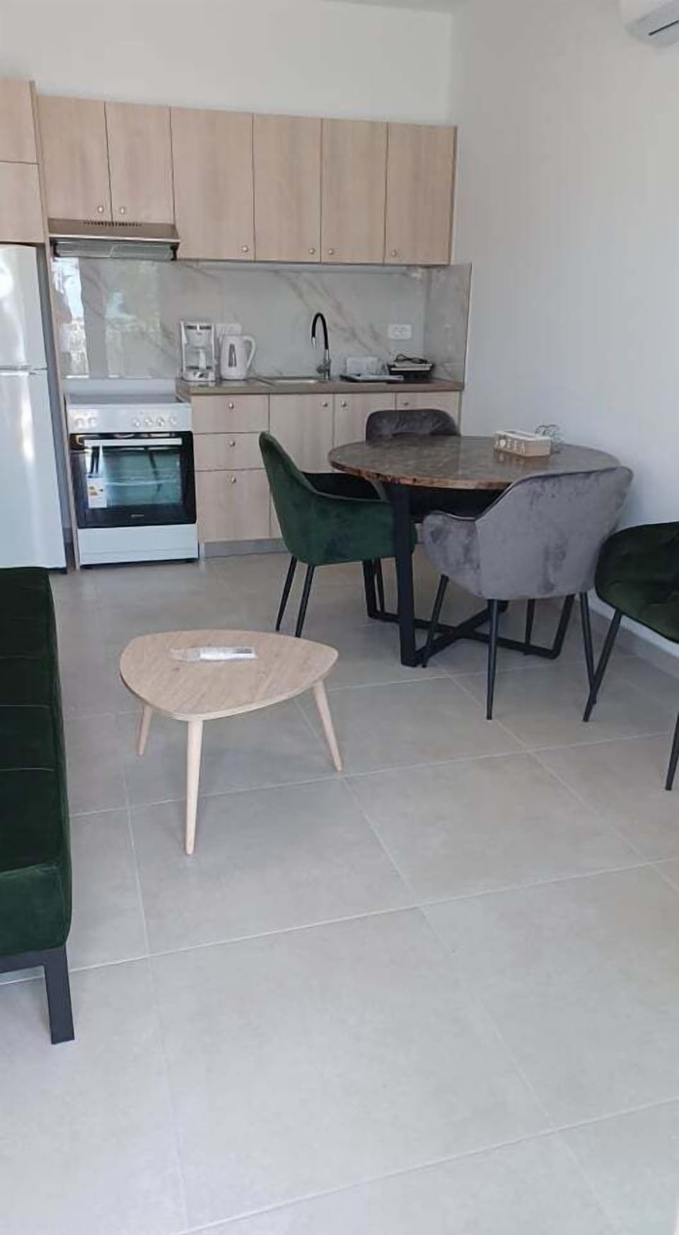 Full-size fridge, oven, electric kettle, toaster